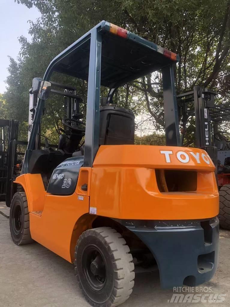 Toyota FD 30 Dyzeliniai krautuvai