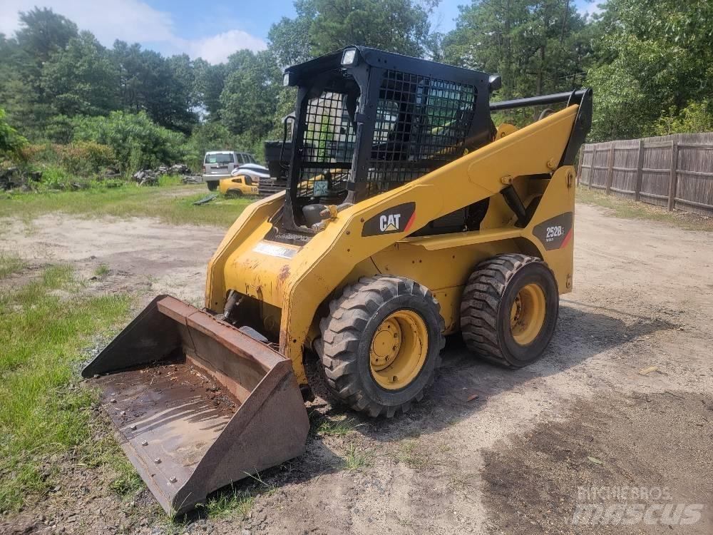 CAT 252 B 3 Krautuvai su šoniniu pasukimu