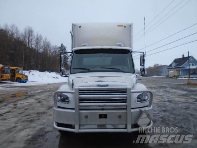 Freightliner M2 106 Sunkvežimiai su dengtu kėbulu
