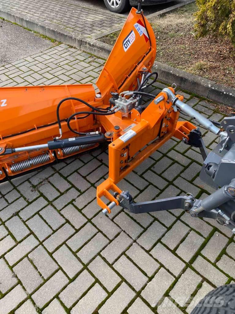 Kubota L2-622 Naudoti kompaktiški traktoriai