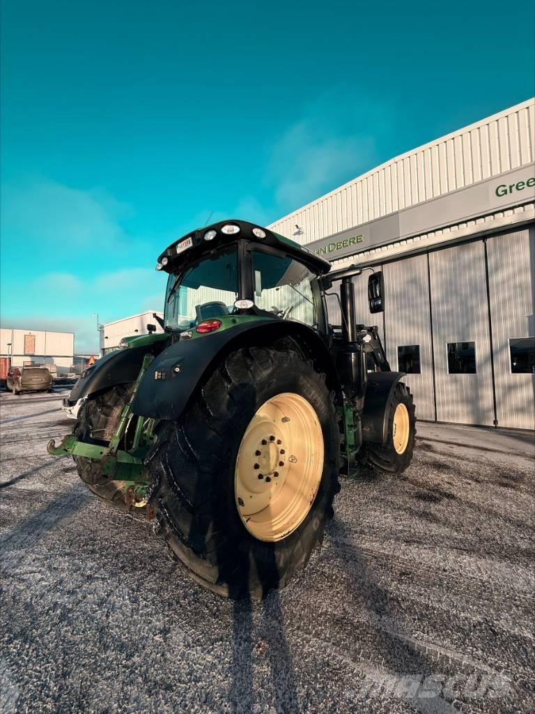 John Deere 6215R AP Traktoriai