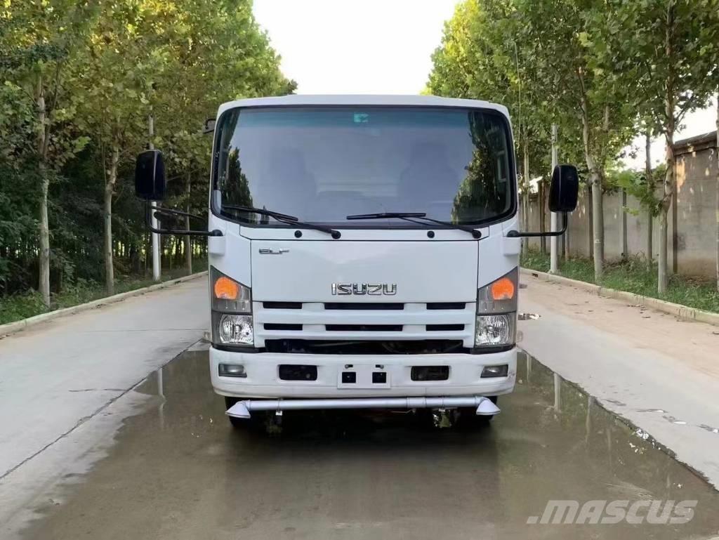 Isuzu ELF 4x2 Vandens sunkvežimiai