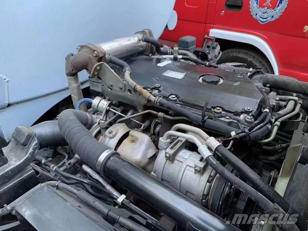 Isuzu ELF 4x2 Vandens sunkvežimiai