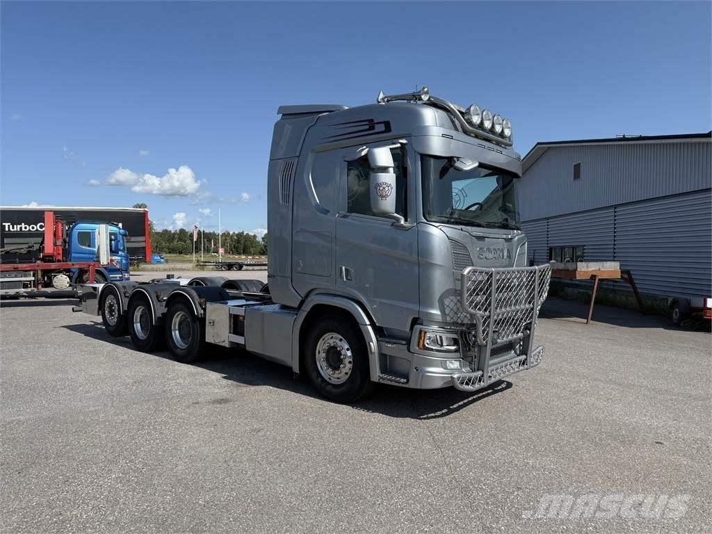 Scania R650 8x4 Važiuoklė su kabina