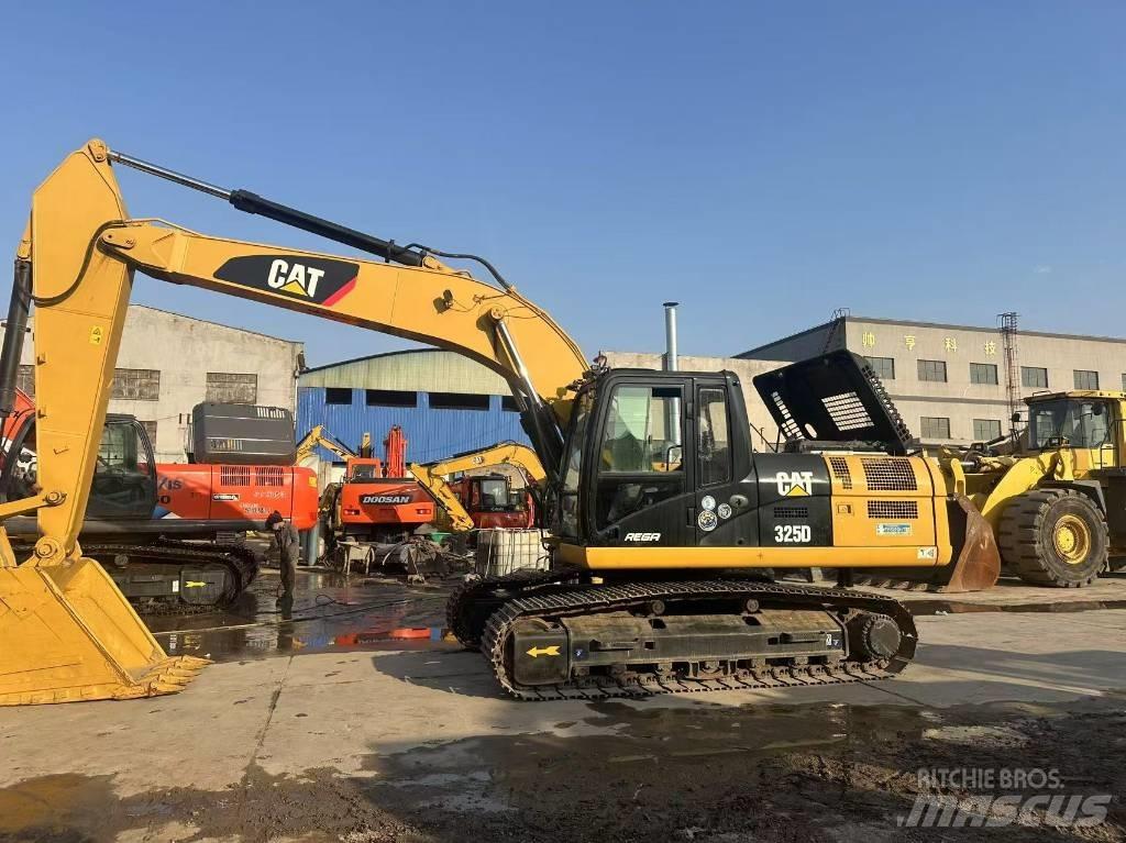 CAT 325 D L Vikšriniai ekskavatoriai