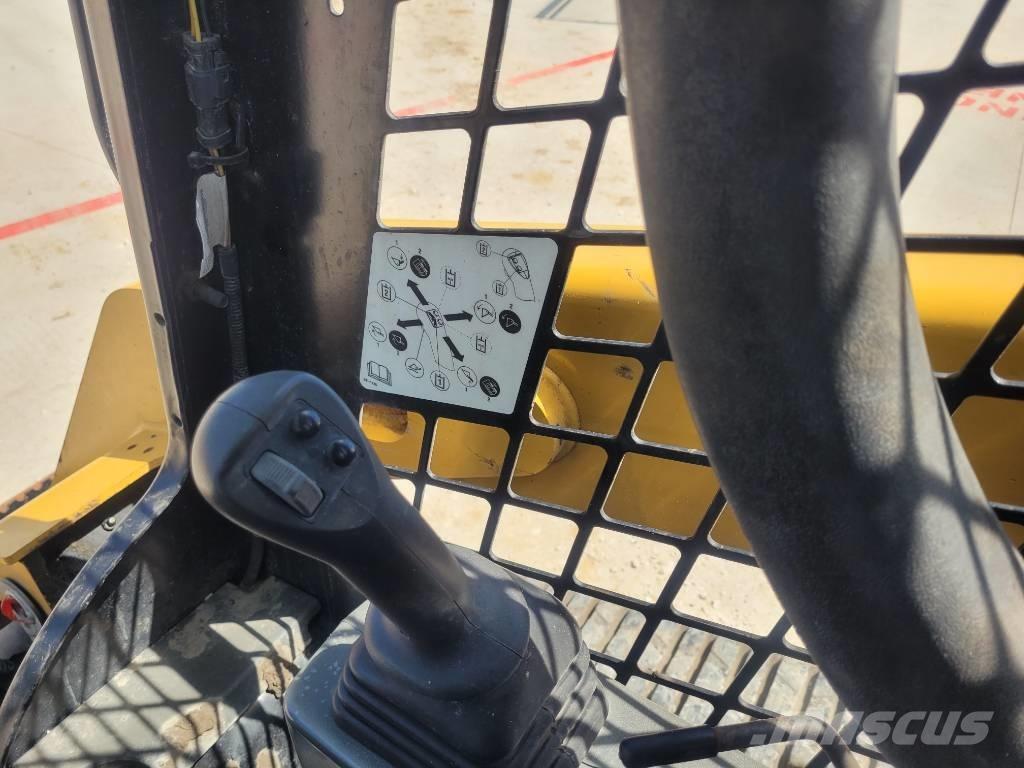 CAT 259 D3 Krautuvai su šoniniu pasukimu