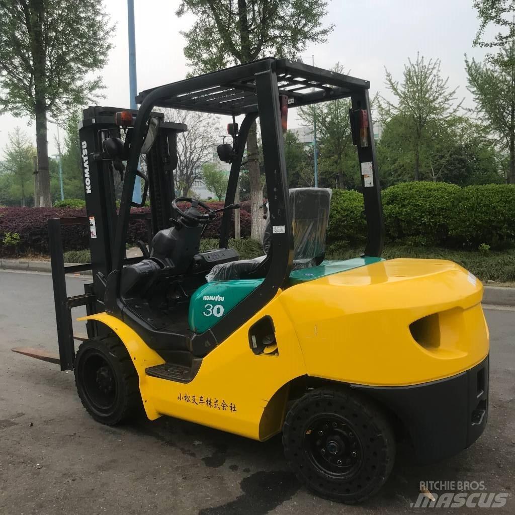 Komatsu 30 Dyzeliniai krautuvai