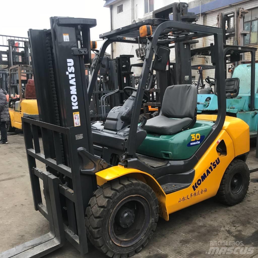 Komatsu 30 Dyzeliniai krautuvai