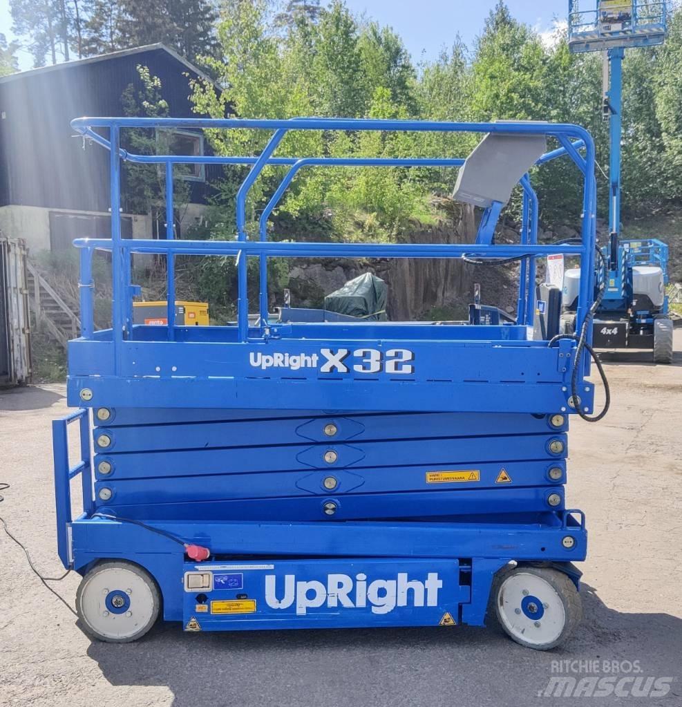 UpRight X32N Žirkliniai keltuvai
