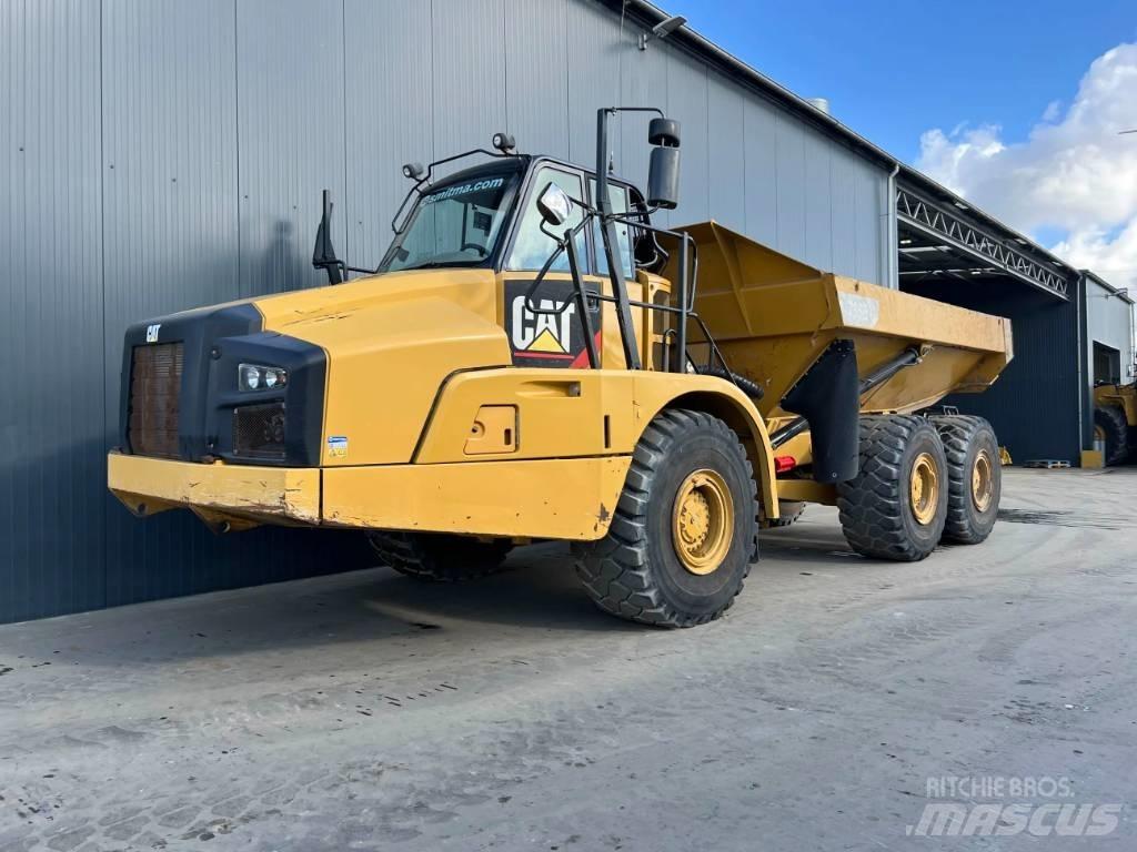 CAT 735B Karjeriniai savivarčiai