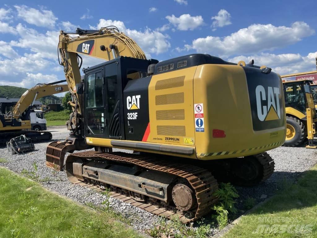 CAT 323F L Vikšriniai ekskavatoriai