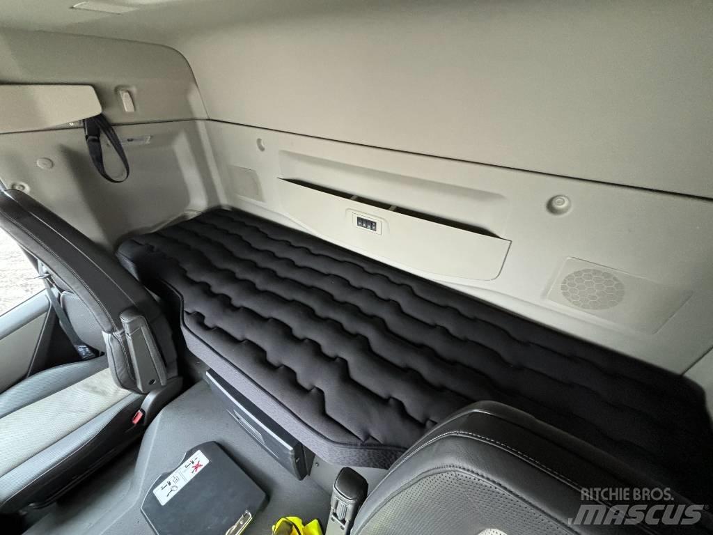 Volvo FM 420 Pagalbos kelyje automobiliai