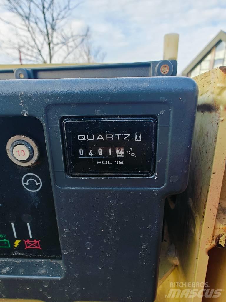 JLG 1230 Vertikalūs stiebiniai keltuvai