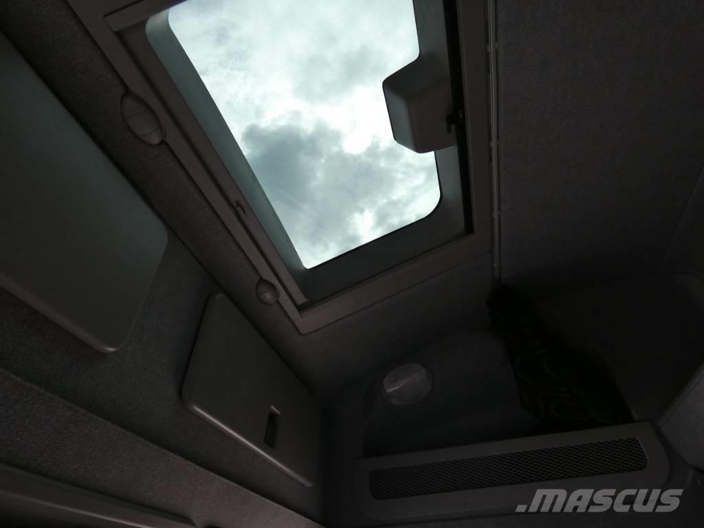 Iveco 180E 28 Sunkvežimiai su dengtu kėbulu