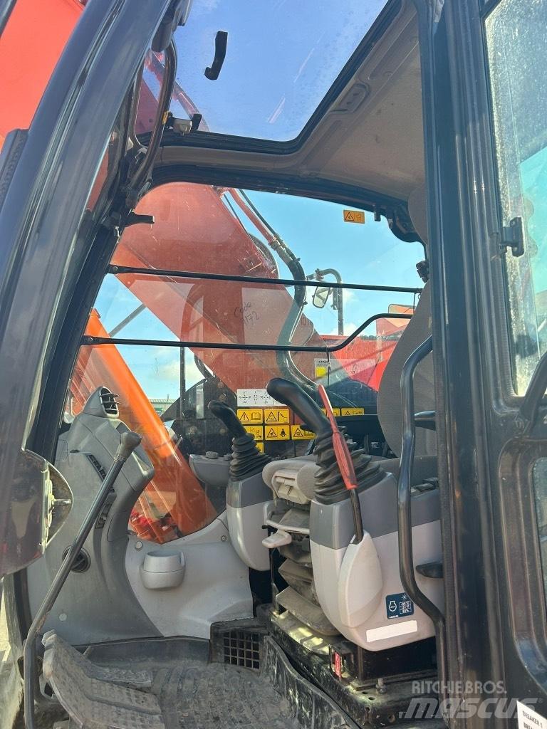 Hitachi ZX225 USLC-6 Vikšriniai ekskavatoriai
