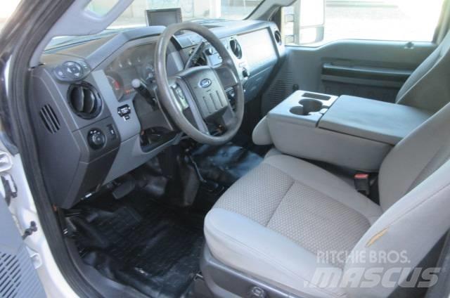 Ford F 550 Ant vilkikų montuojamos kėlimo platformos