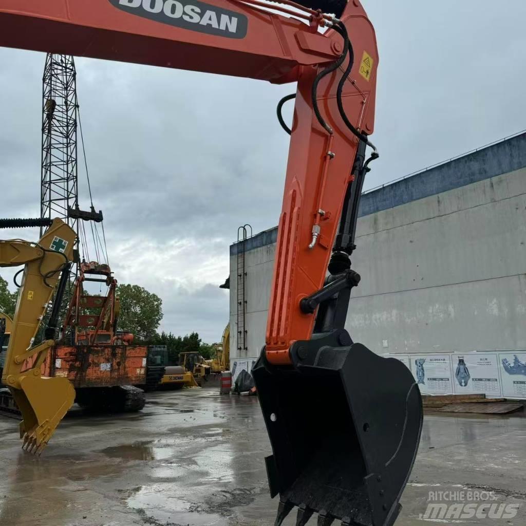 Doosan DX 225 LC Vikšriniai ekskavatoriai