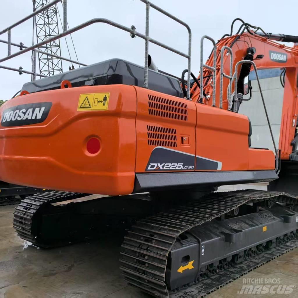 Doosan DX 225 LC Vikšriniai ekskavatoriai