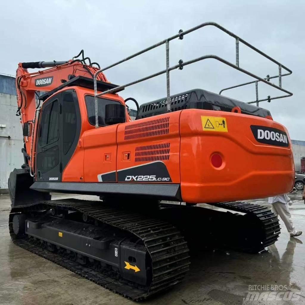 Doosan DX 225 LC Vikšriniai ekskavatoriai