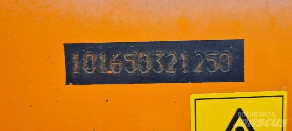 Bomag BW 135 AD-5 Porinių būgnų volai