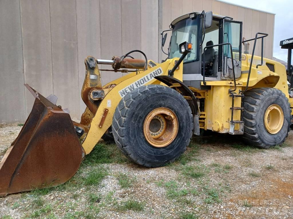 New Holland W271 Naudoti ratiniai krautuvai