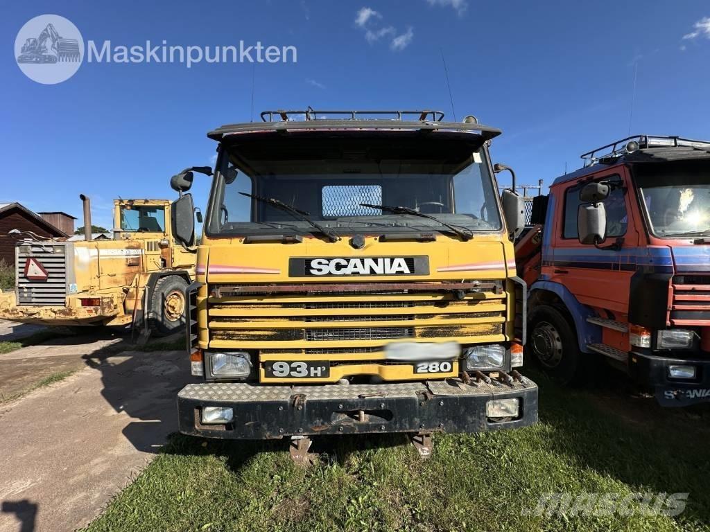 Scania P 93 HL Savivarčių priekabų vilkikai