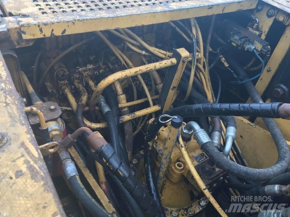 CAT 320 B Vikšriniai ekskavatoriai