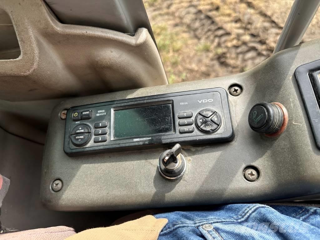 New Holland MH 4.6 Kiti krovimo ir kasimo mechanizmai ir jų priedai