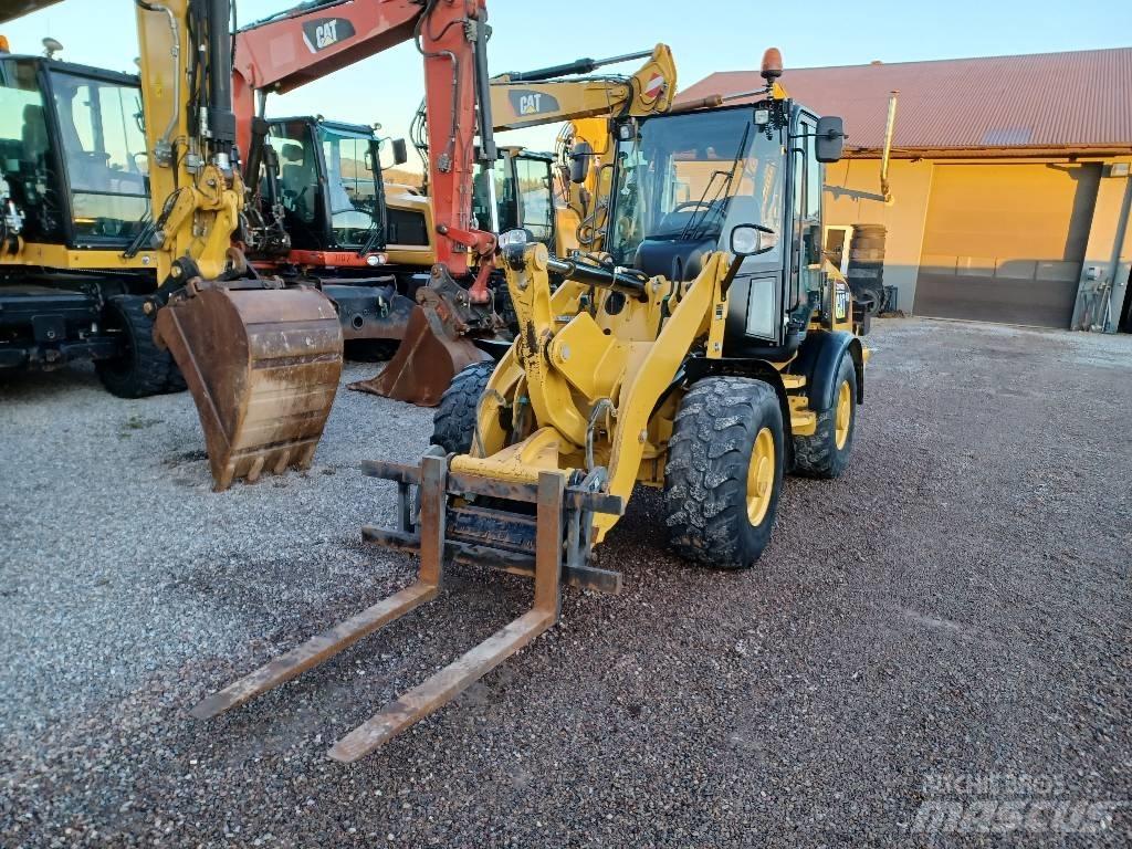 CAT 907 M Naudoti ratiniai krautuvai