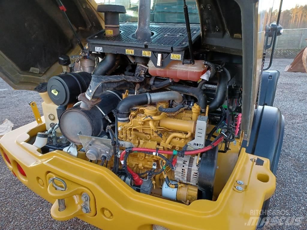 CAT 907 M Naudoti ratiniai krautuvai