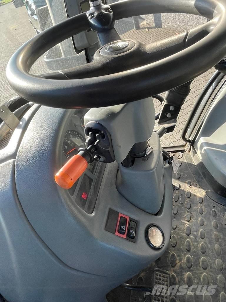 Valtra T151 tractor Traktoriai