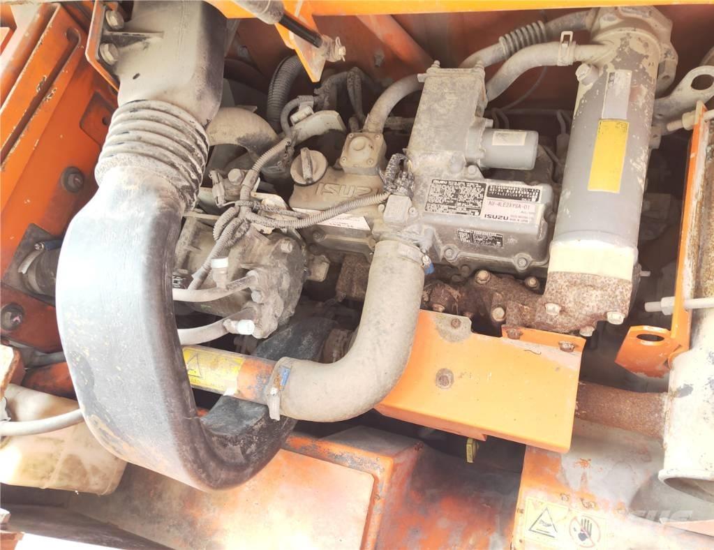 Hitachi ZX75US-3 Vidutinės galios ekskavatoriai 7-12 t