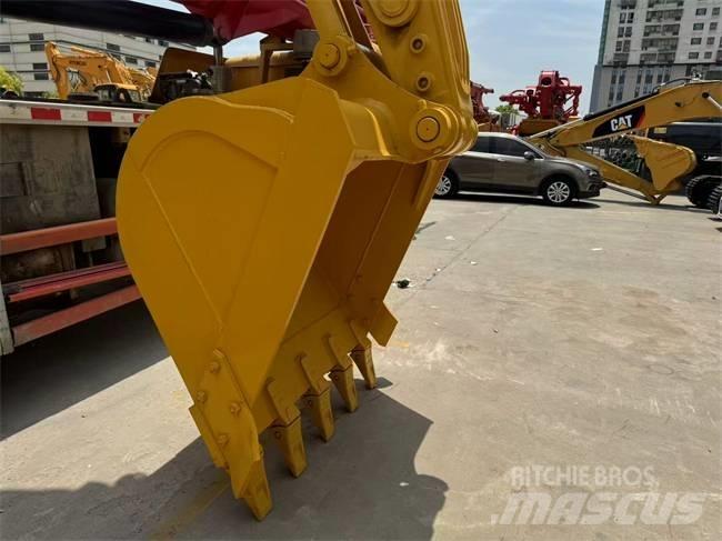 Komatsu PC 220-8 Vikšriniai ekskavatoriai