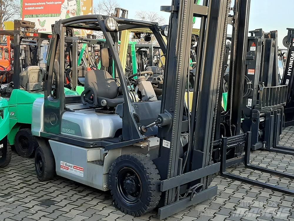 Nissan Y1D2A25Q Dyzeliniai krautuvai