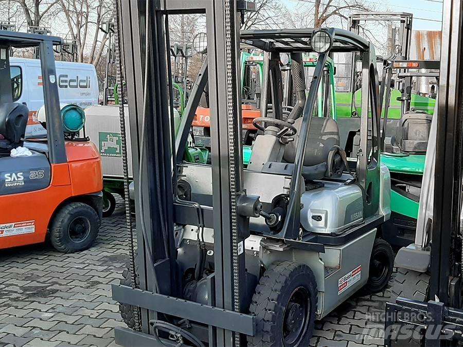 Nissan Y1D2A25Q Dyzeliniai krautuvai