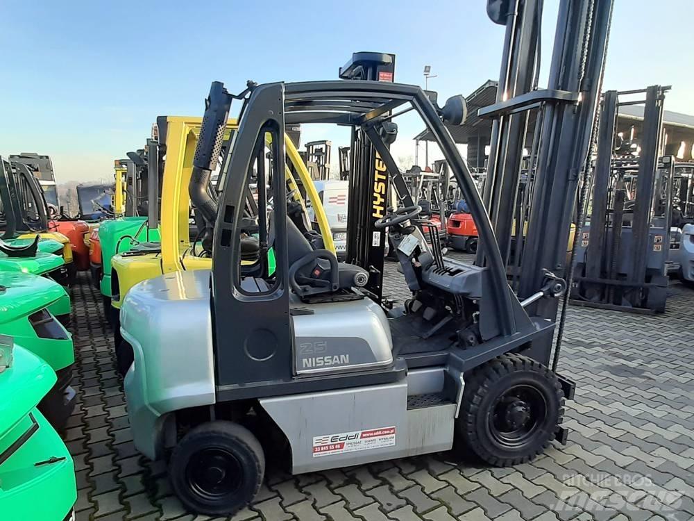 Nissan Y1D2A25Q Dyzeliniai krautuvai