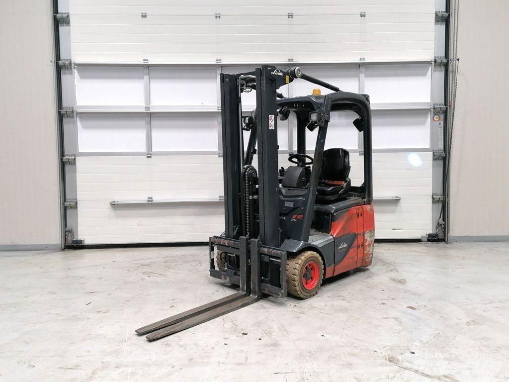 Linde E12-02 Elektriniai šakiniai krautuvai