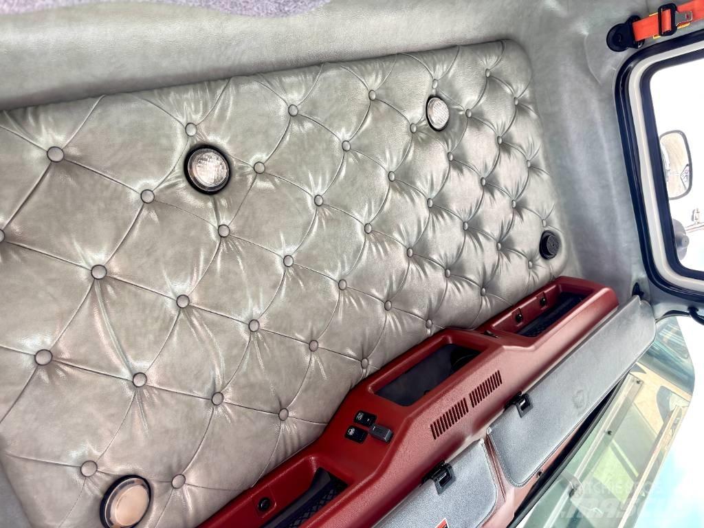 Mack CHU 613 Pagalbos kelyje automobiliai