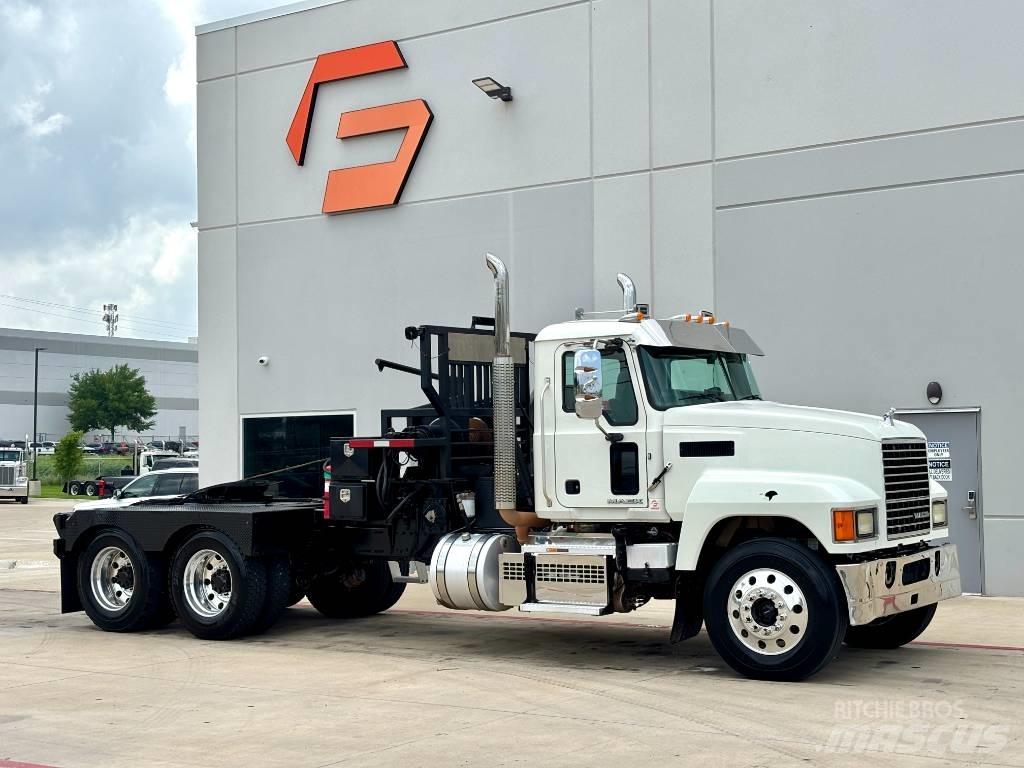 Mack CHU 613 Pagalbos kelyje automobiliai