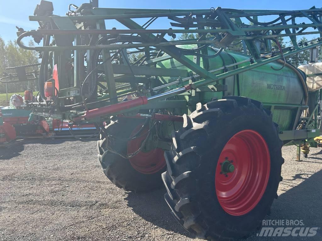Moteska M2500 Prikabinami purkštuvai