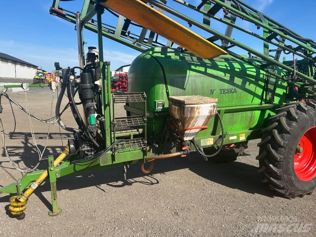 Moteska M2500 Prikabinami purkštuvai