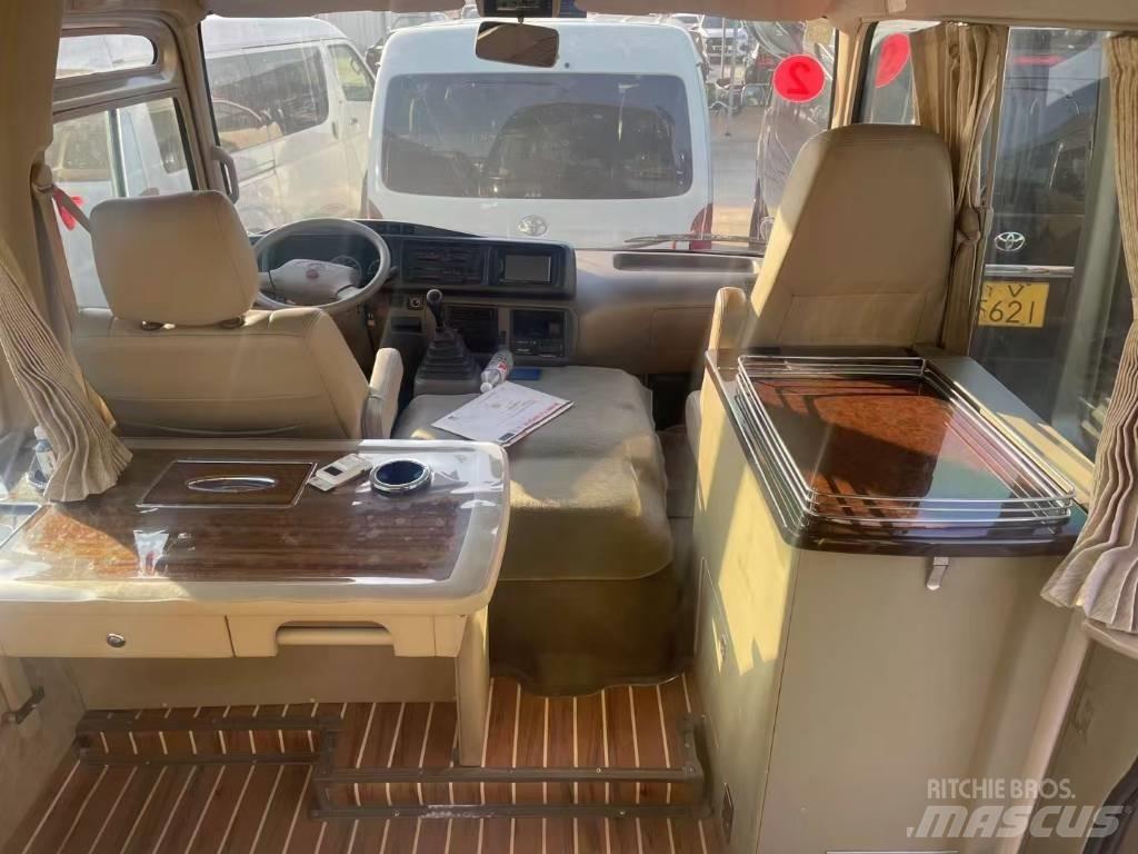 Toyota Coaster Tarpmiestiniai autobusai
