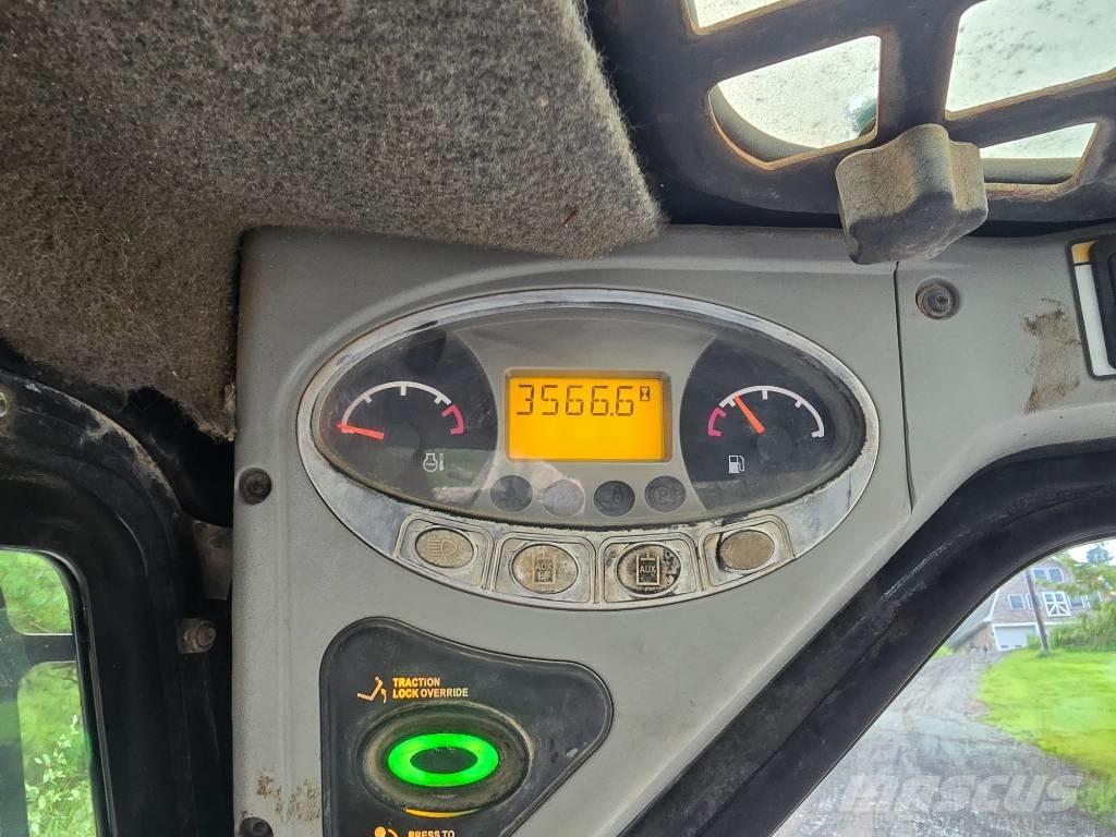 Bobcat T 320 Krautuvai su šoniniu pasukimu