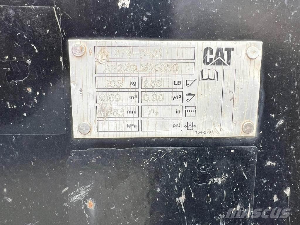 CAT 226D Krautuvai su šoniniu pasukimu