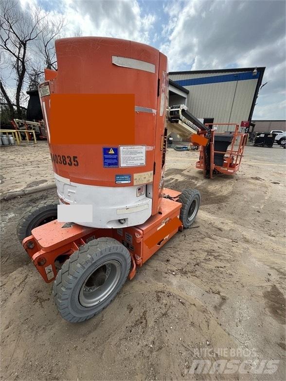 JLG E 300 AJP Žirkliniai keltuvai