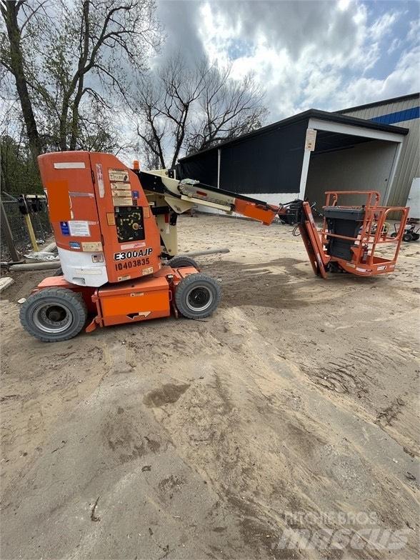 JLG E 300 AJP Žirkliniai keltuvai