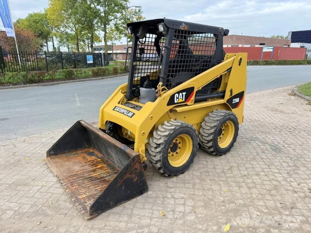CAT 216B Turbo Krautuvai su šoniniu pasukimu