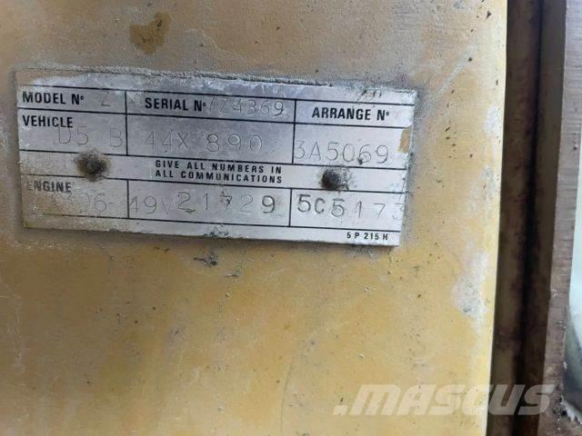 CAT D5B 44x890 Vikšriniai buldozeriai