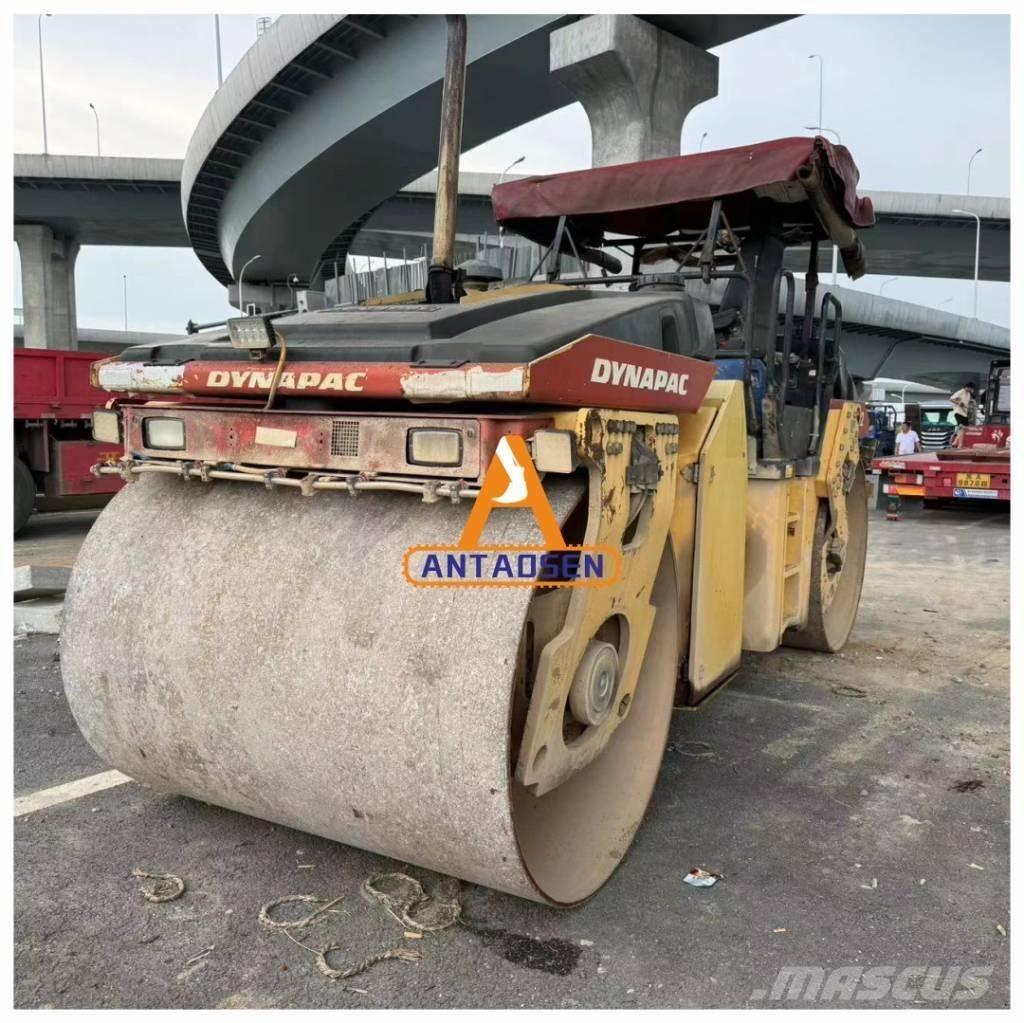 Dynapac CC422 Porinių būgnų volai