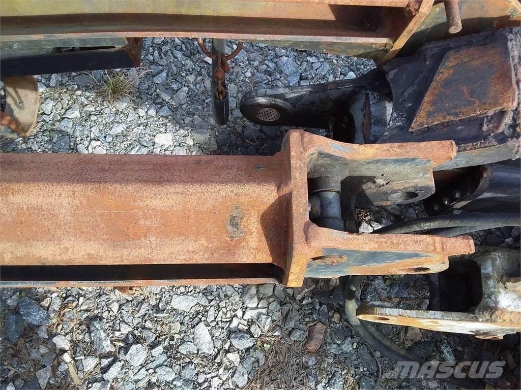 CAT 2200 Medžių kirtimo mašinų kranai